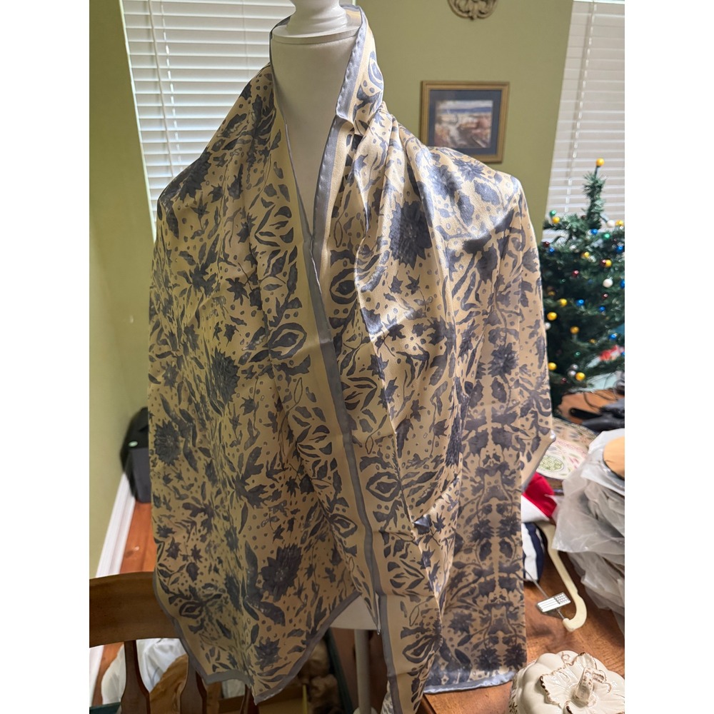 Smithsonian Institution Handmade 100% Silk Scarf Gold Grey Floral Damask A217811